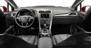 Ford Fusion Innenraum mit Leder und schicken Materialien