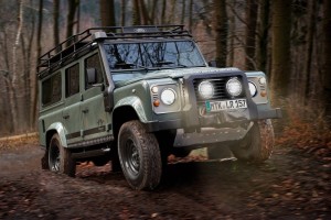 Das neue Sondermodell Land Rover Defender Blaser Edition in der Frontansicht