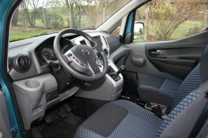 Der Innenraum des Testwagens Nissan NV200 Evalia dci90