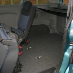 Durch umklappen der Sitze im Nissan NV200 Evalia dci90 entsteht mehr Laderaum