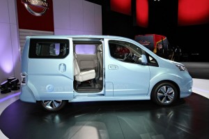 Der Nissan e-NV200 Concept in der Seitenansicht
