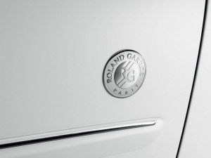 Das RG-Logo auf die Peugeot 207 CC Roland Garros Tür
