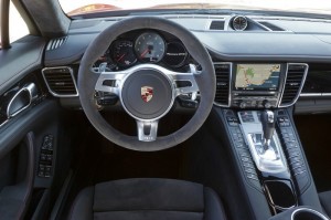 Das Cockpit des Porsche Panamera GTS