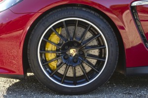 Die Räder und Felgen des Porsche Panamera GTS