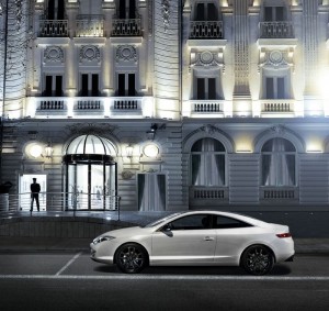 Das neue Renault Laguna Coupe 2012 in der Seitenansicht