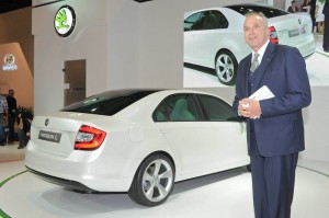 Jürgen Stackmann stellt in Katar den Skoda MissionL vor