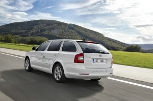 Elektrofahrzeug Skoda Octavia Green E Line in der Heckansicht