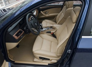 Die Fahrerseite des BMW 5er Touring