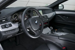 Das Cockpit des BMW M550d Performance xDrive