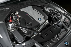 Der 3.0 Motor des BMW M550d Performance xDrive mit 381 Diesel-PS