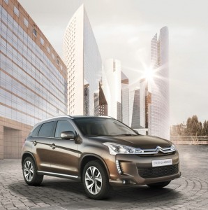 Die Front und Seitenpartie des Citroen C4 Aircross