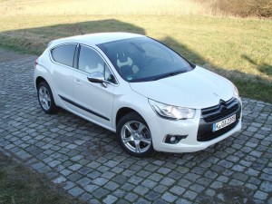 Kompaktklassewagen Citroen DS4 in der Farbe Weiss