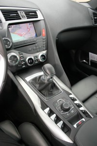 Die Mittelkonsole des Citroen DS5 mit Navi