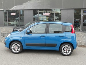 Der neue Fiat Panda in der Seitenansicht (Blau)