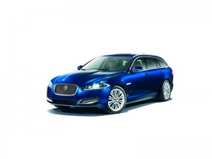 Der Jaguar XF Sportbrake in der Front- Seitenansicht