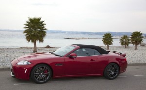 Das Jaguar XKR-S Cabriolet am Meer fotografiert