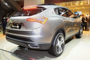 Der Maserati Kubang präsentiert sich auf einer Automesse