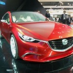 Der Mazda Takeri auf einer Automesse in der Frontansicht