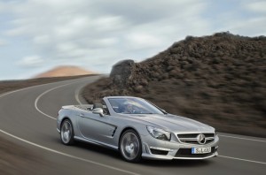 Mercedes SL 63 AMG in Silber in der Seitenansicht