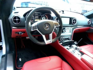 Das Cockpit des Mercedes-Benz SL 63 AMG