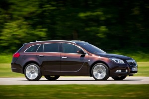 Der Opel Insignia Biturbo als Sports Tourer (Kombi) in der Seitenansicht