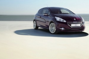 Das Konzeptfahrzeug Peugeot 208 XY Concept in der Frontansicht