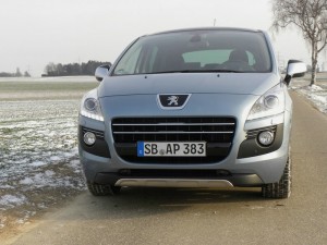 Peugeots neuer 3008 Hybrid4 in der Frontansicht