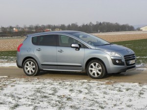 Der erste Diesel-Hybrid von Peugeot: Der 3008 Hybrid4 in der Seitenansicht