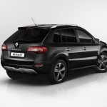 Der neue Renault Koleos Bose Edition in der Heckansicht in der Farbe Schwarz