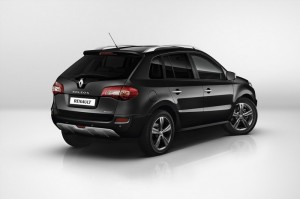 Der neue Renault Koleos Bose Edition in der Heckansicht in der Farbe Schwarz