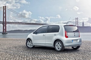 Der Kleinstwagen Skoda Citigo als Fünftürer in der Seitenansicht