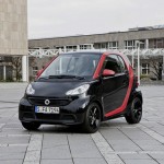 Der Smart Fortwo als Sonderedition Sharpred in der Frontansicht