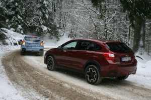 Der Subaru XV in der Heckansicht bei Schnee