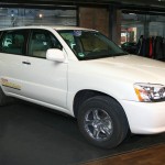 Das Brennstoffzellenfahrzeug Toyota FCHV-adv mit bis 750 Kilometer Reichweite