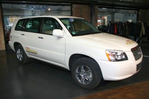 Das Brennstoffzellenfahrzeug Toyota FCHV-adv mit bis 750 Kilometer Reichweite