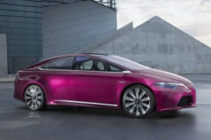 Toyota NS4 mit Plug-in-Hybrid feiert in Genf Premiere