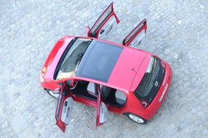 Volkswagen Up Fünftürer aus der Vogelperspektive