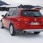 Der Volkswagen Passat Alltrak 2.0 TSI in Rot