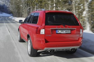Das beliebte SUV XC90 in der Heckansicht präsentiert sich in der Farbe Rot