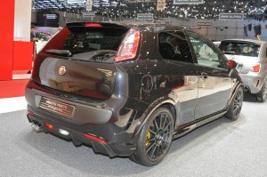 Der Abarth Punto scorpione in der Seiten- Heckansicht