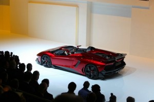 Lamborghini Aventador J fährt vor - Genfer Autosalon 2012