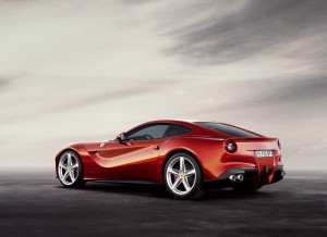 Der Ferrari F12 Berlinetta in der Seitenansicht