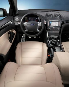 Das Cockpit des Sondermodells Ford Mondeo Titanium X