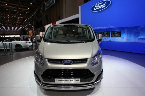 Die Frontansicht des neuen Ford Transit Tourneo Custom