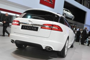 Die Kombiversion: Jaguar XF Sportbrake in der Heckansicht