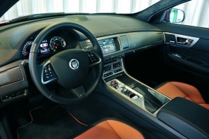 Das Cockpit des 510 starken Jaguar XFR