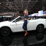 Lancia Flavia Cabriolet in der Seitenansicht + Messegirl in Genf