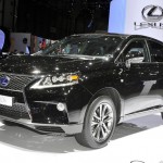 Das Vollhybridfahrzeug Lexus RX 450h in Schwarz - Genf 2012