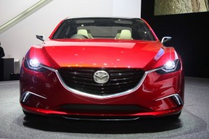 Die Frontansicht des Konzeptfahrzeugs Mazda Takeri