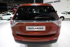 Der Mitsubishi Outlander in der Heckansicht (Genf 2012)